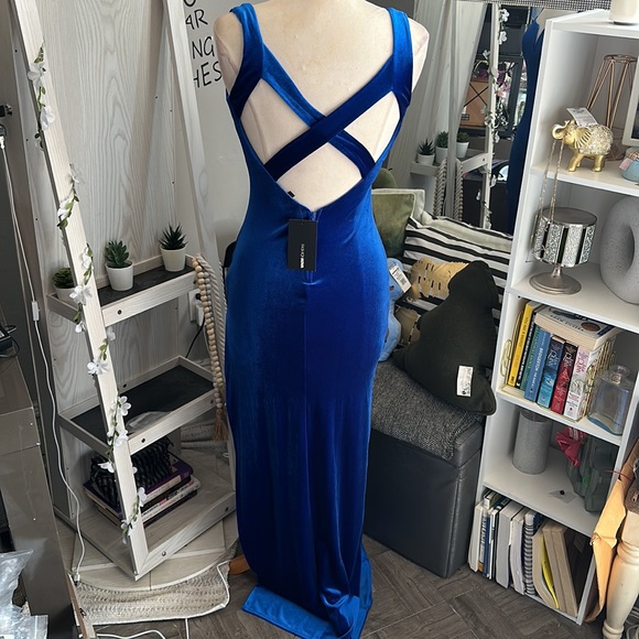 FashionNova | Gorgeous maxi dress size medium - Picture 9 of 9